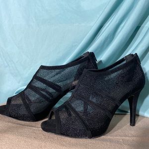 Never worn size 9 Marinelli heel